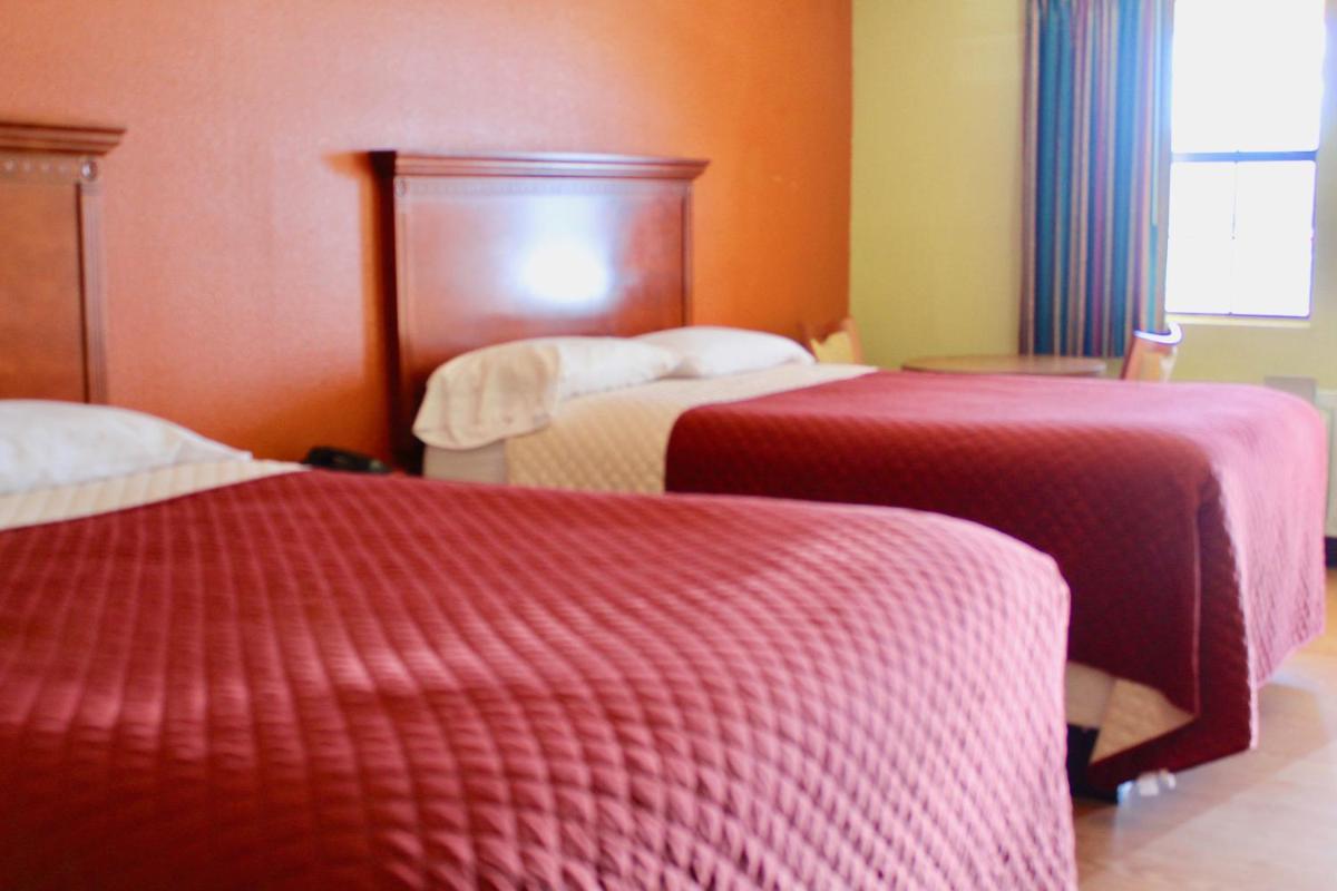 Tropicana Motel Bastrop - Housity