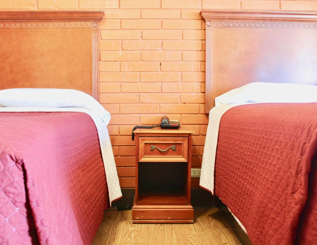 Tropicana Motel Bastrop - Housity