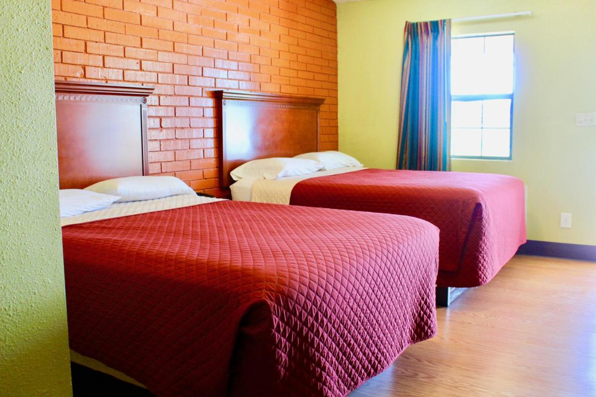 Tropicana Motel Bastrop - Housity