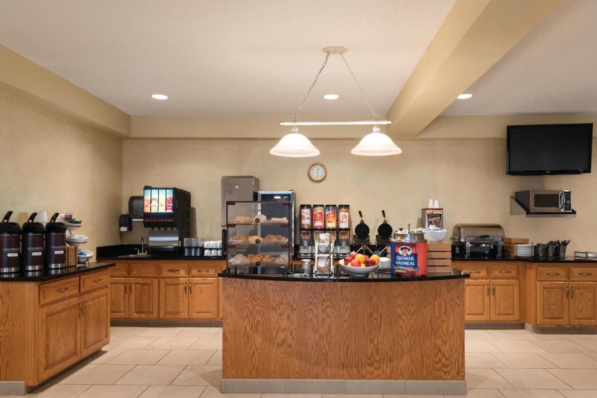 Country Inn & Suites by Radisson, Mankato Hotel and Conference Center, MN - Housity