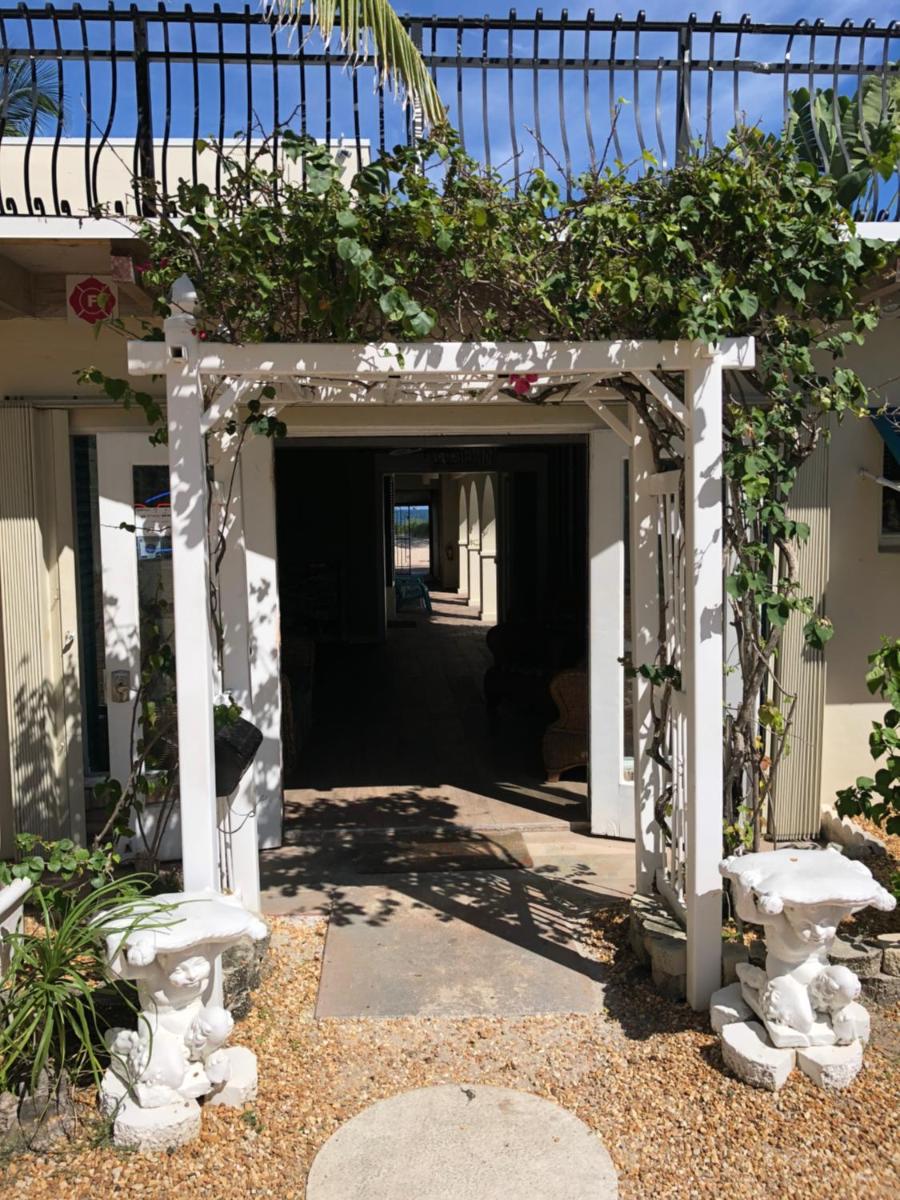 Courtyard Villa Hotel - Housity