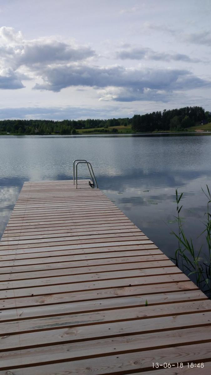 Lakeside holiday house 