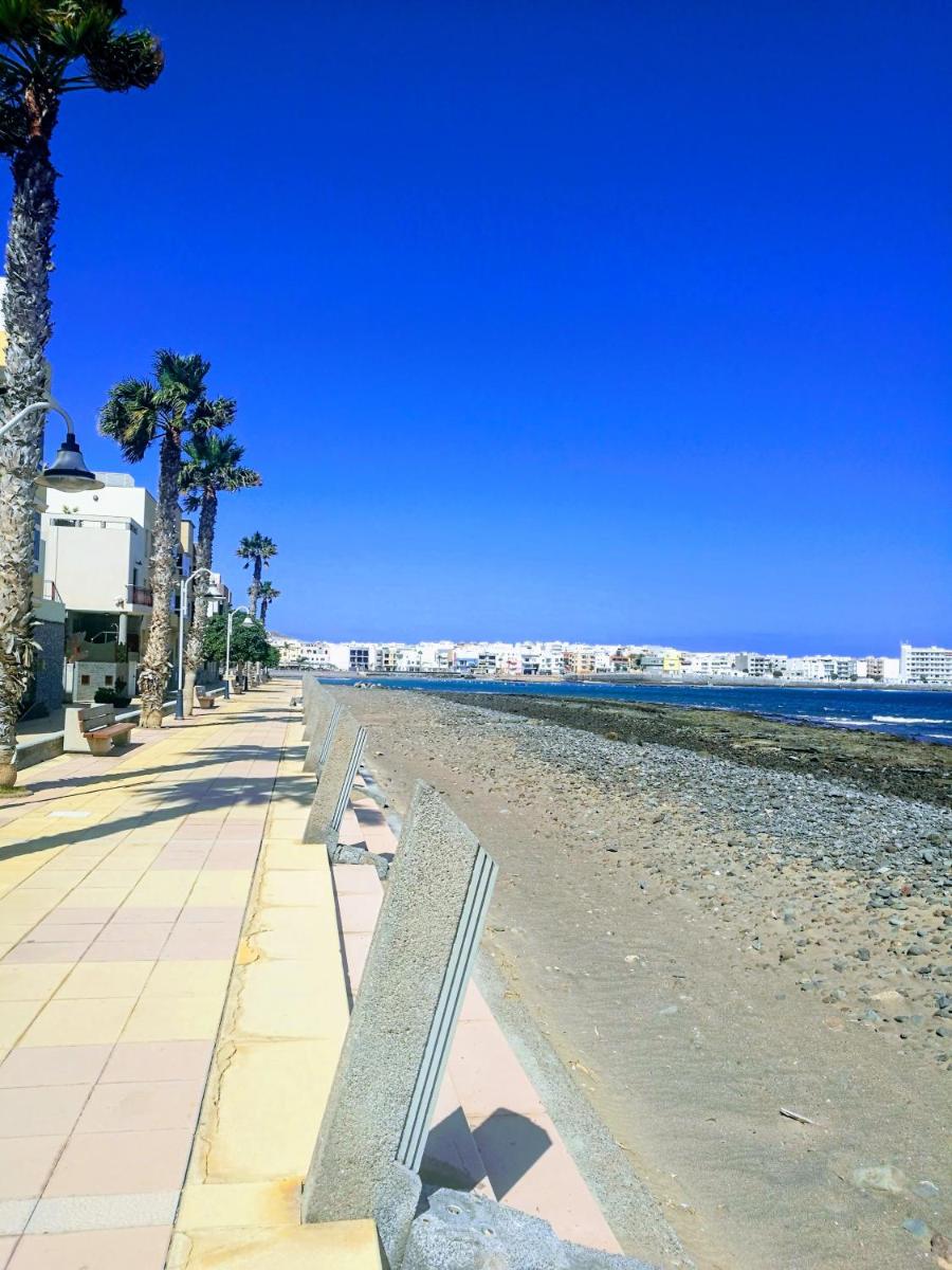 Suitetrails - Arinaga Beach on the Sea