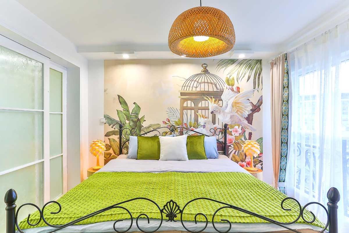 Chongqing Yuzhong·JieFangBei· Locals Apartment 00162120 - Housity
