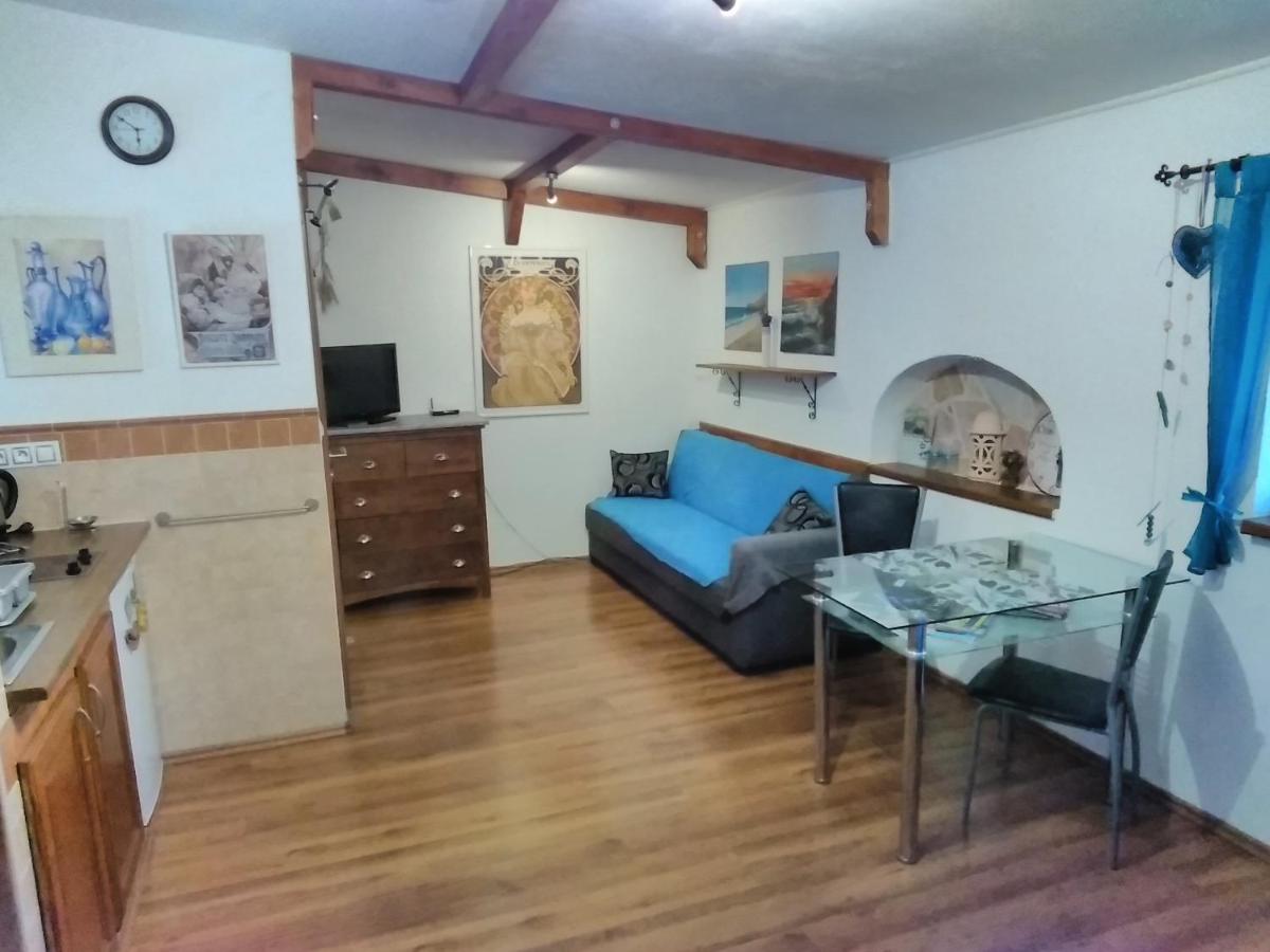 Sophia Cozy Self Catering Apartment - Housity