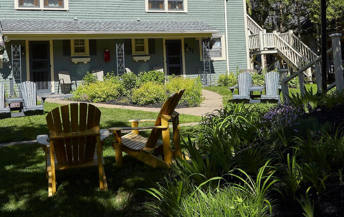 Victoria's Historic Inn - Housity
