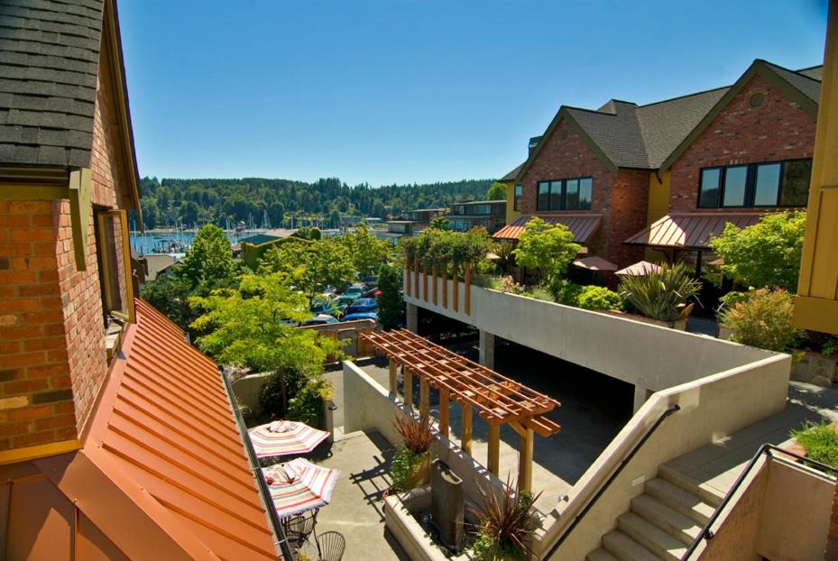The Eagle Harbor Inn - Housity