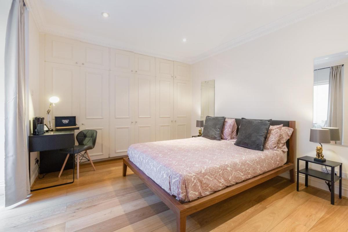 Harrods Room - Housity
