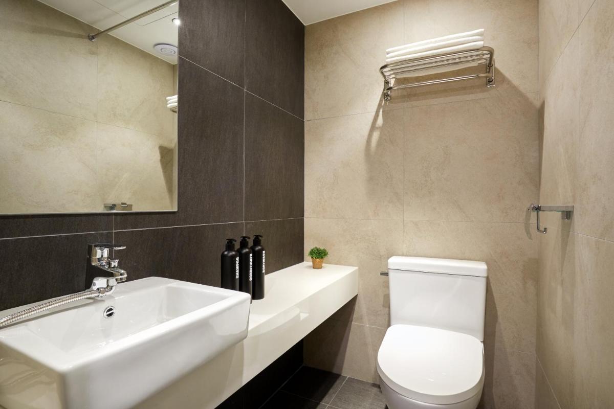 Hostel CLEO Seoul Hongdae - Housity