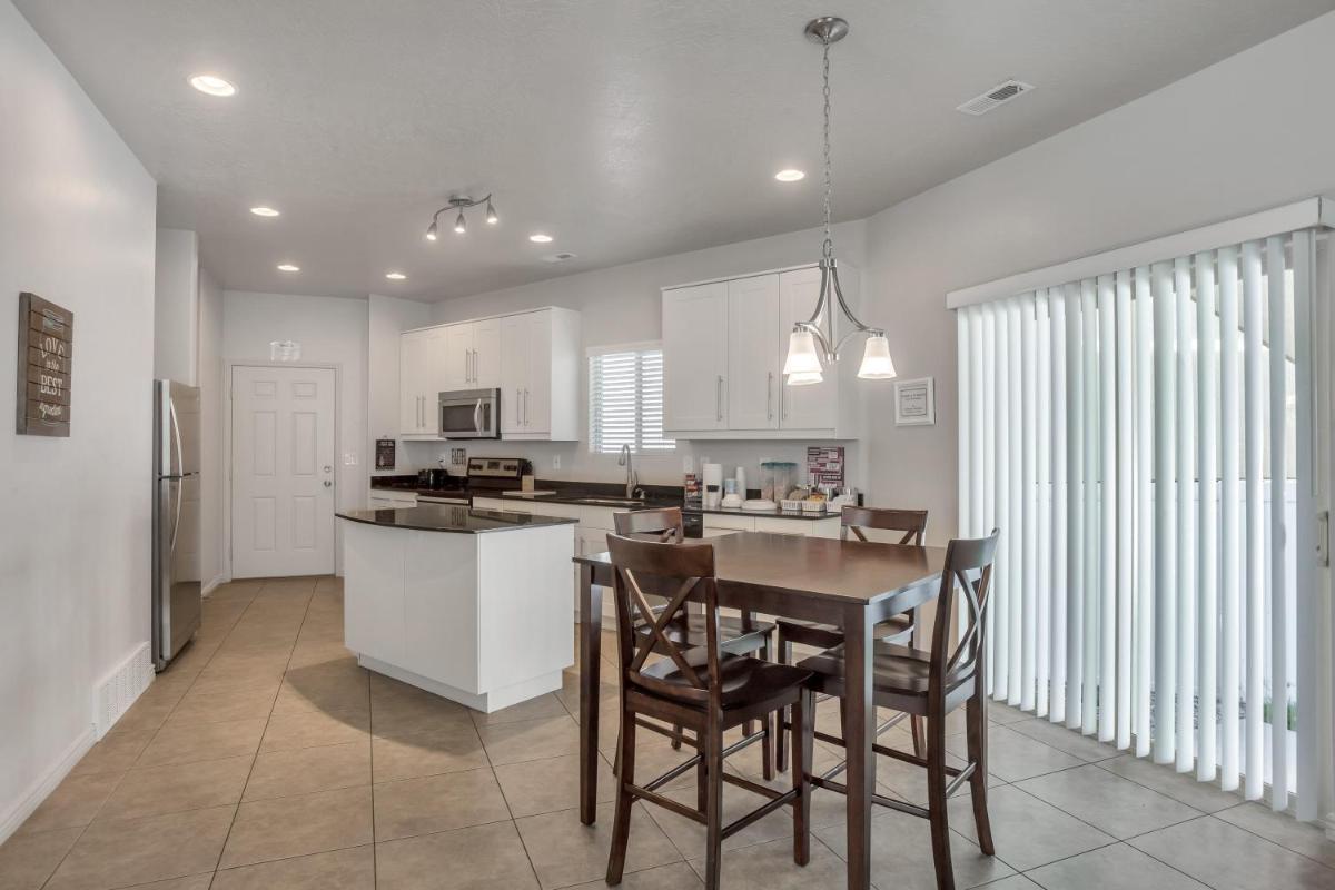 Spacious & New Guesthouse in Orem/Provo - Housity