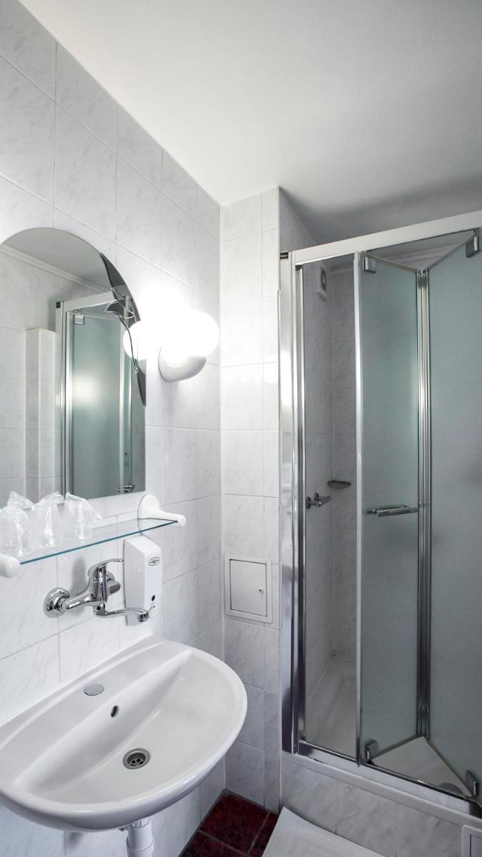 Hotel Unibus - Housity