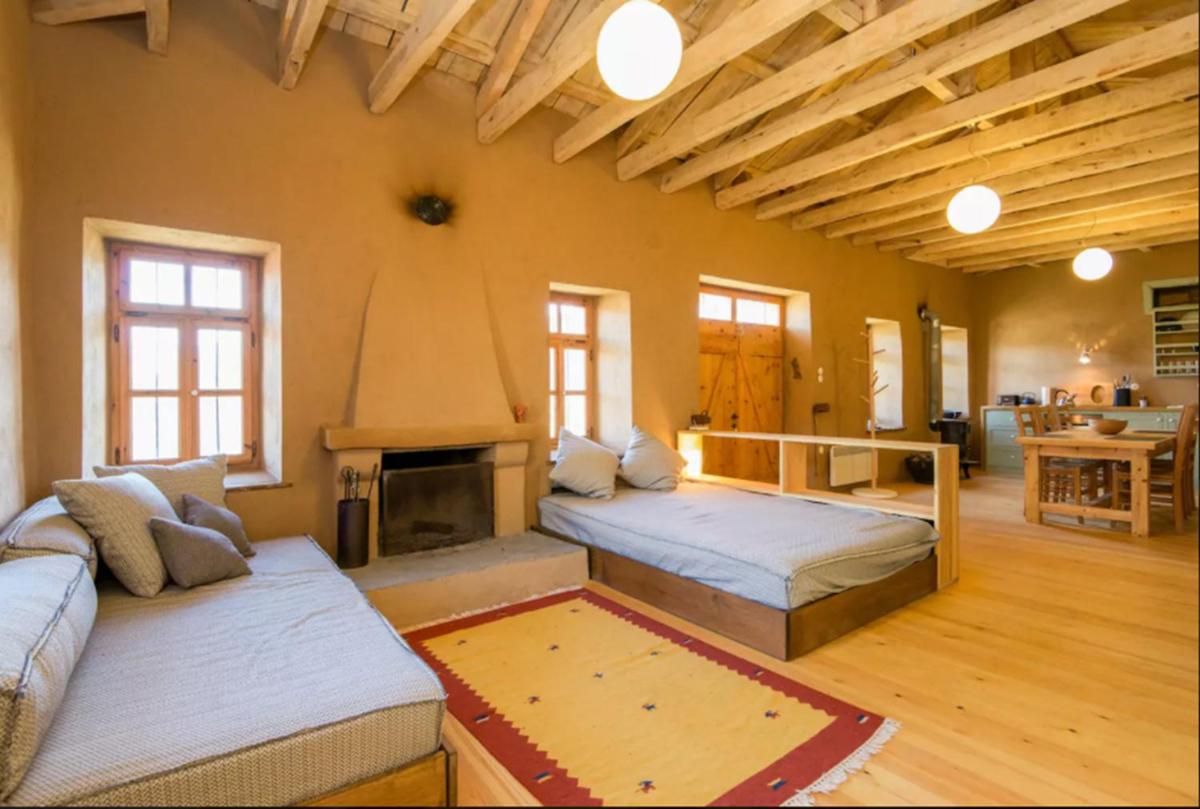 Serene Stone House - Housity