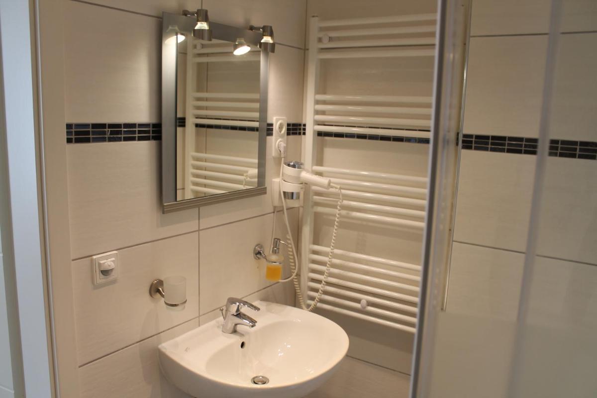 City Lounge Hotel - Housity