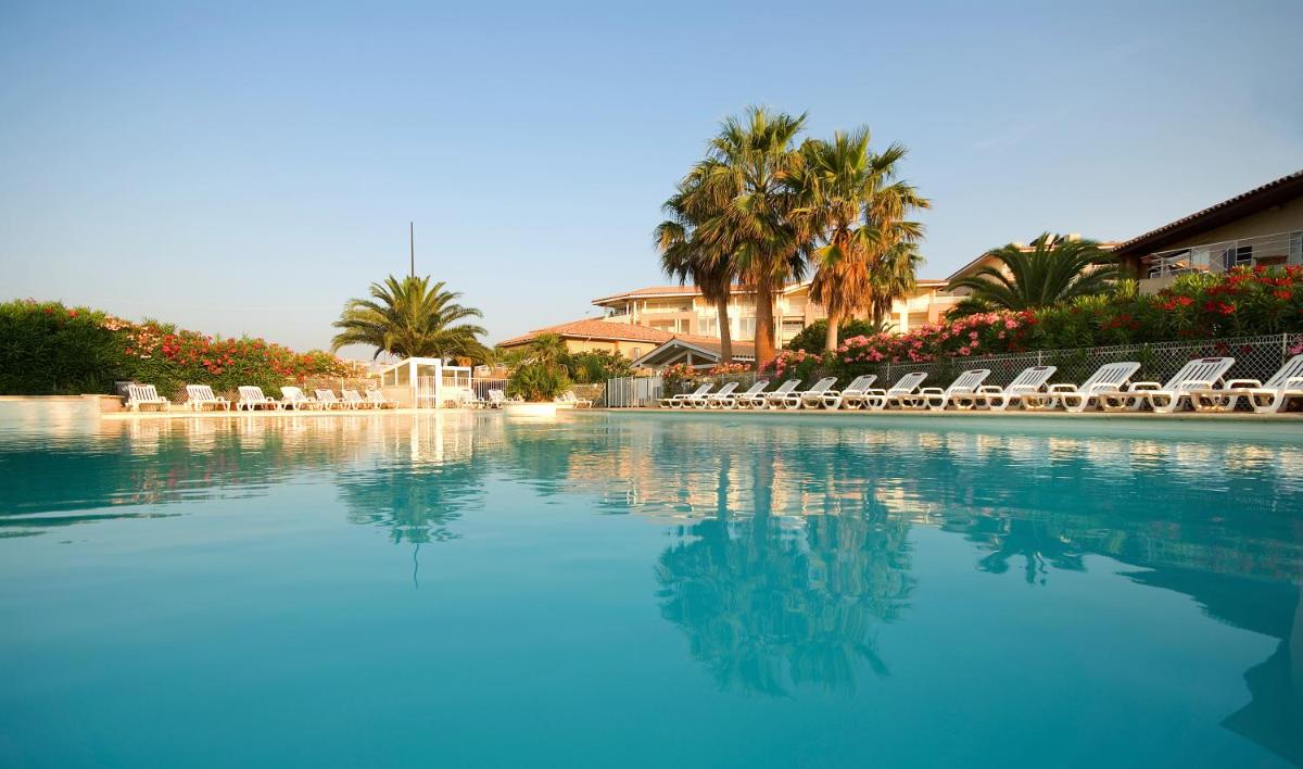 Piscine de l'établissement Mercure Thalasso & Spa Port Fréjus ou située à proximité