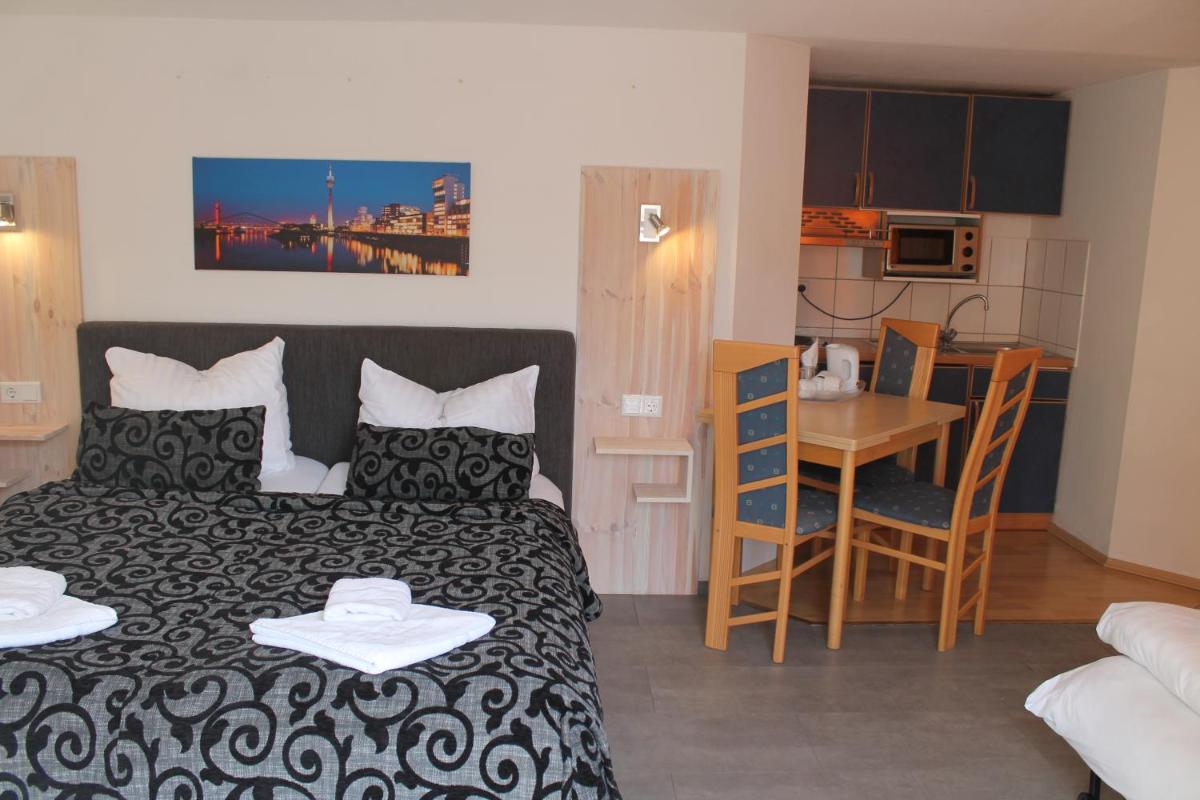 City Lounge Hotel - Housity