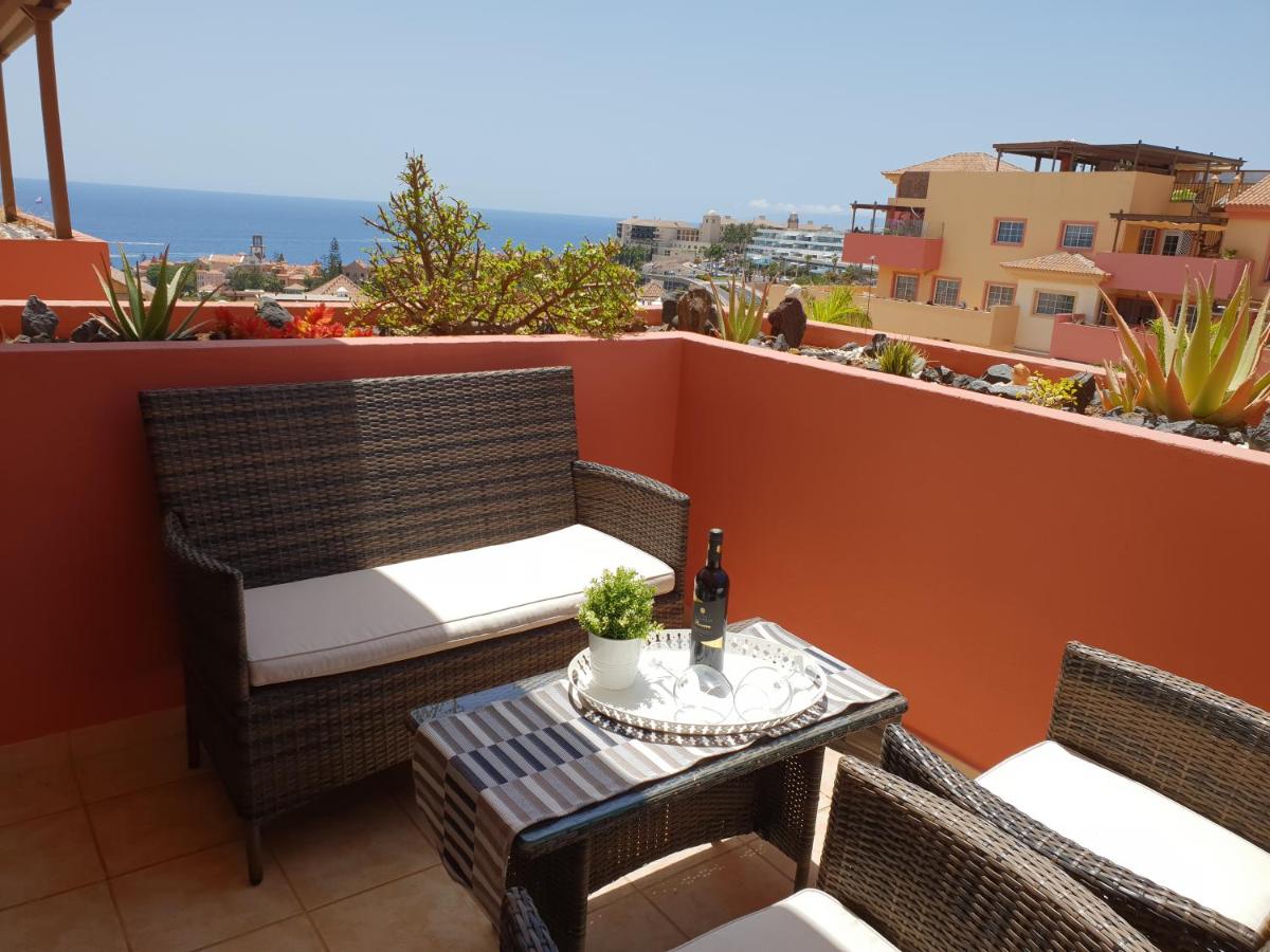 Terrazas del Duque 2, terrace, sea view, only 300 m to beach, heated pool, air conditioning, wifi internet, dishwasher, washing machine - Housity