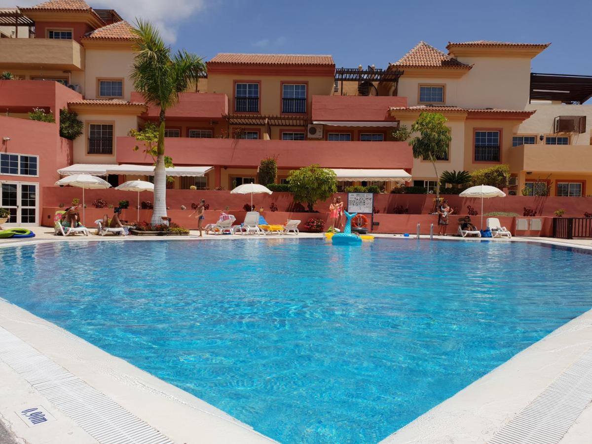Terrazas del Duque 2, terrace, sea view, only 300 m to beach, heated pool, air conditioning, wifi internet, dishwasher, washing machine - Housity