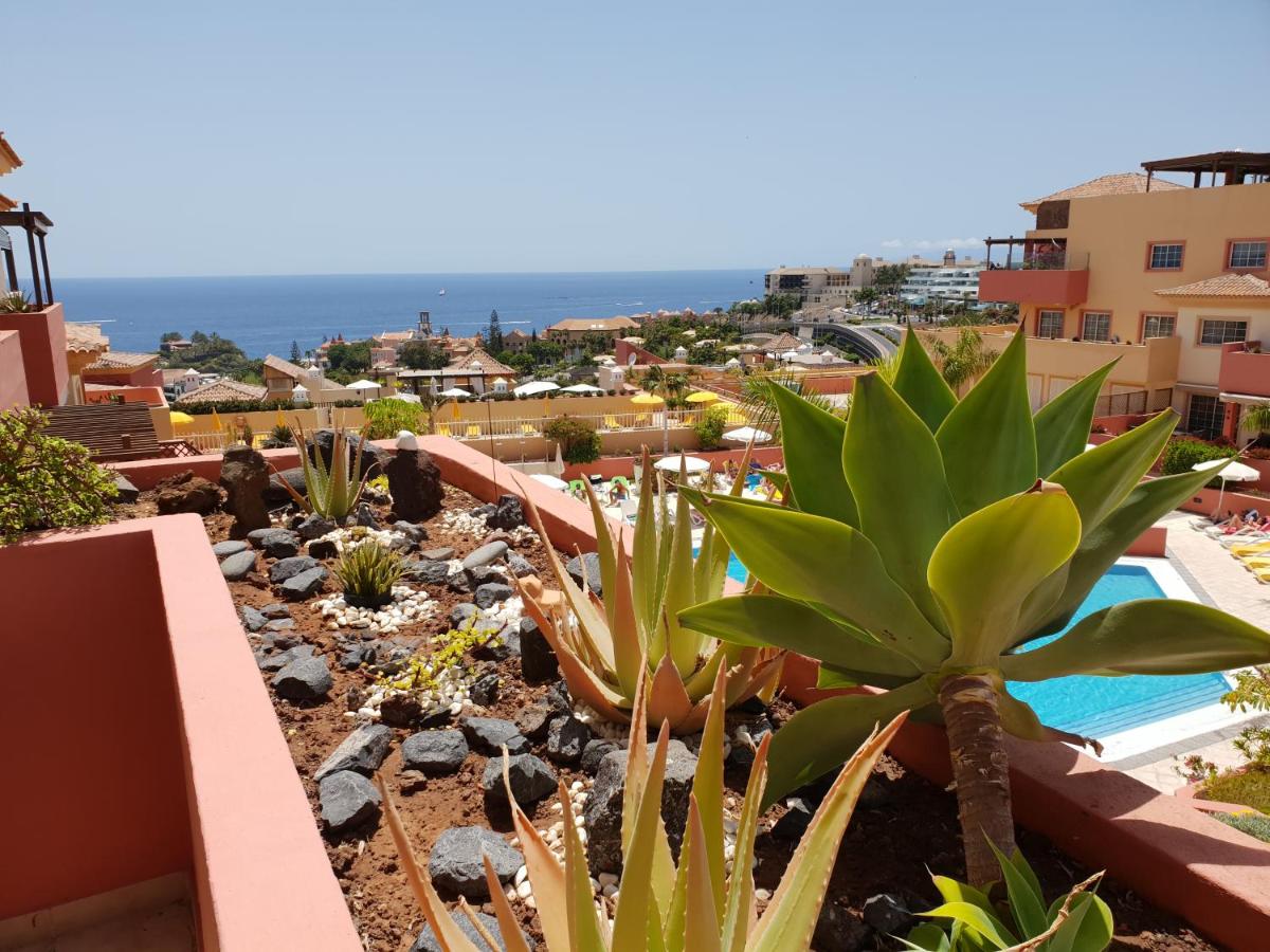 Terrazas del Duque 2, terrace, sea view, only 300 m to beach, heated pool, air conditioning, wifi internet, dishwasher, washing machine - Housity