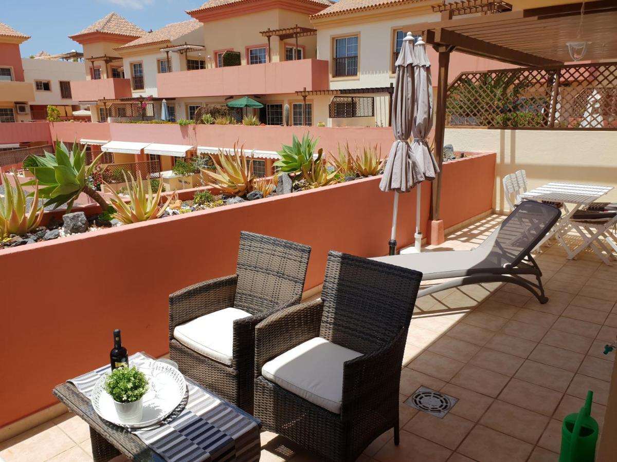 Terrazas del Duque 2, terrace, sea view, only 300 m to beach, heated pool, air conditioning, wifi internet, dishwasher, washing machine - Housity