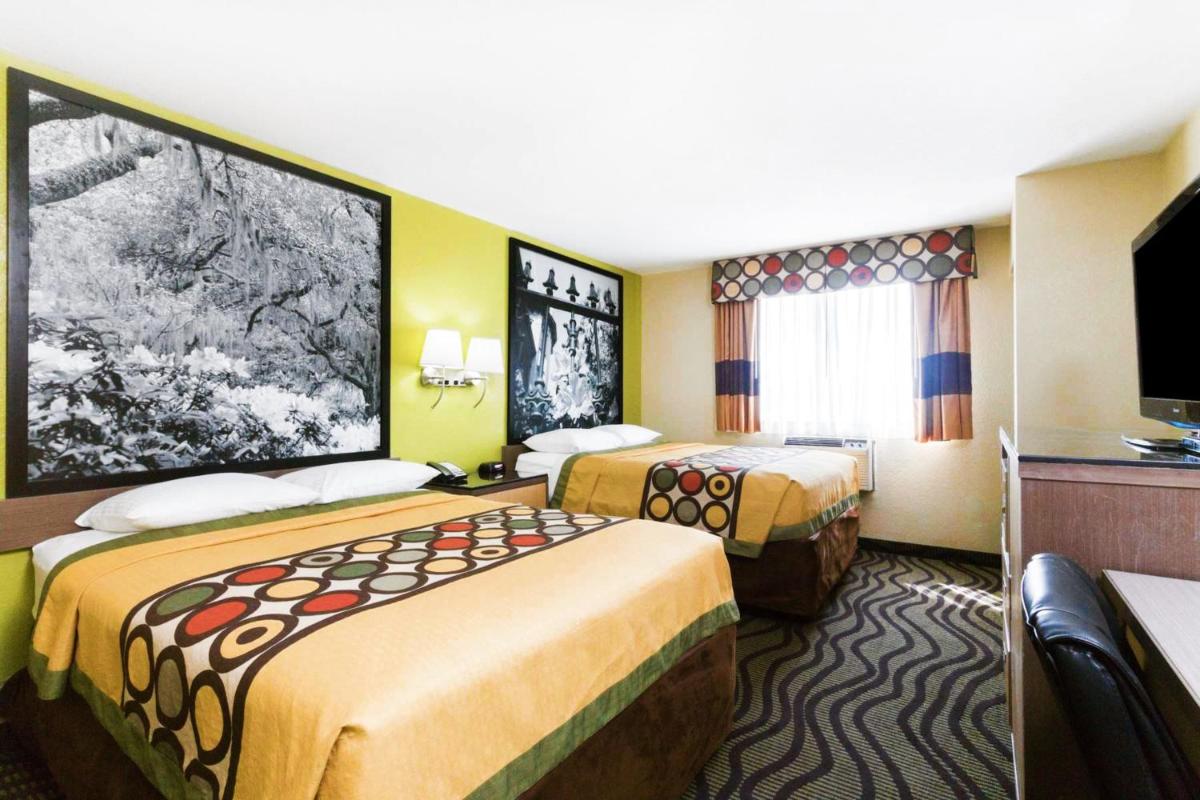 Super 8 by Wyndham Brunswick/St Simons Island Area - Housity