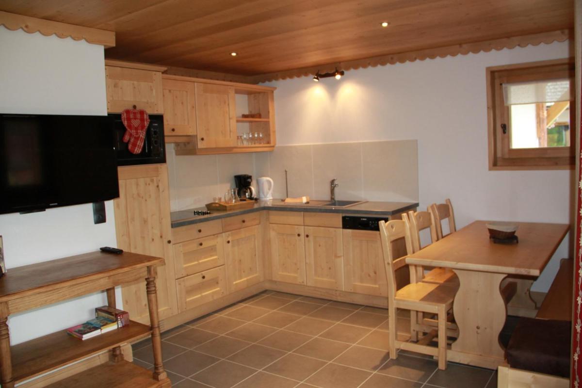 Cuisine ou kitchenette dans l'établissement Les Chalets de La Griyotire