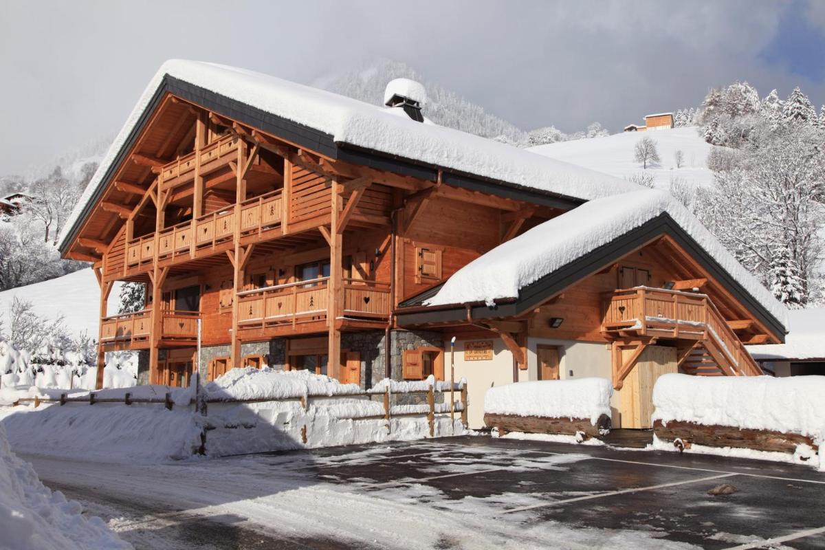 L'établissement Les Chalets de La Griyotire en hiver