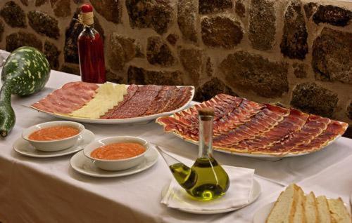 Comida en o cerca de este hotel