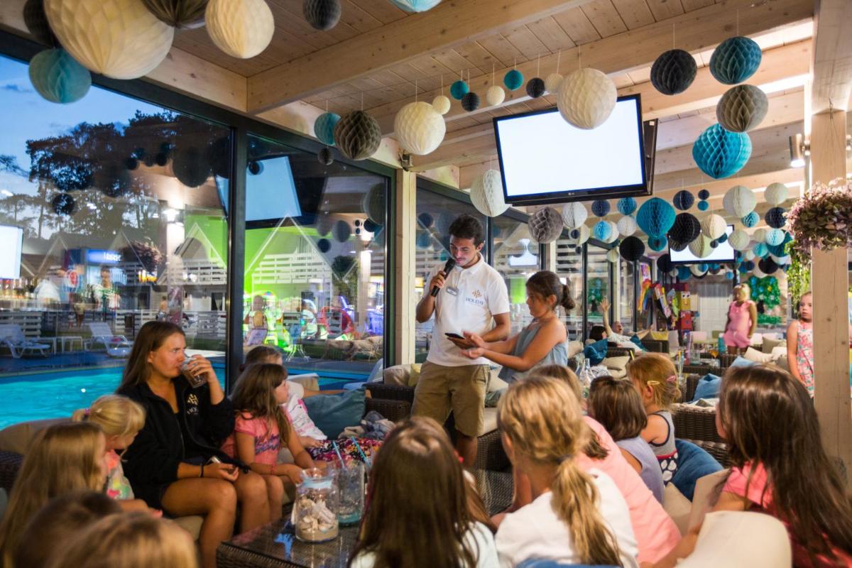 Holiday Park & Resort Pobierowo - całodniowe animacje i podgrzewany basen w cenie - Housity