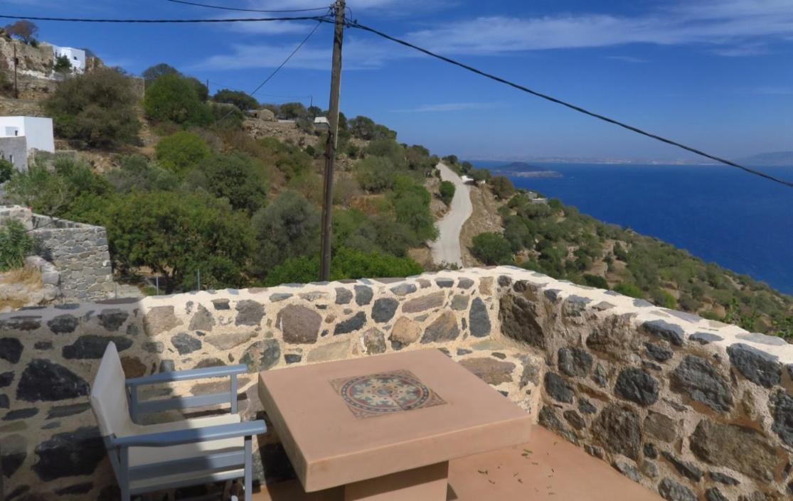 Moustafa Stone House - Housity