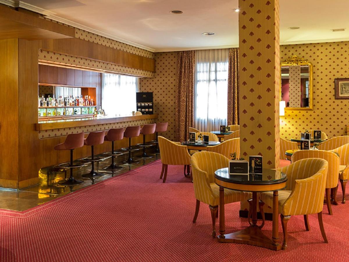 El salón o zona de bar de Eurostars Hotel de la Reconquista