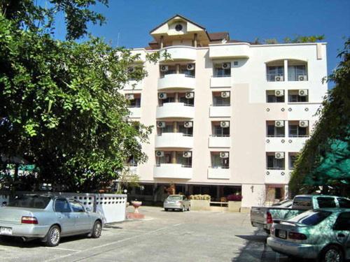 Suitetrails - M In Korat Service Apartment