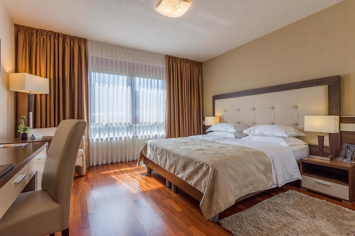 Hotel Degenija - Housity