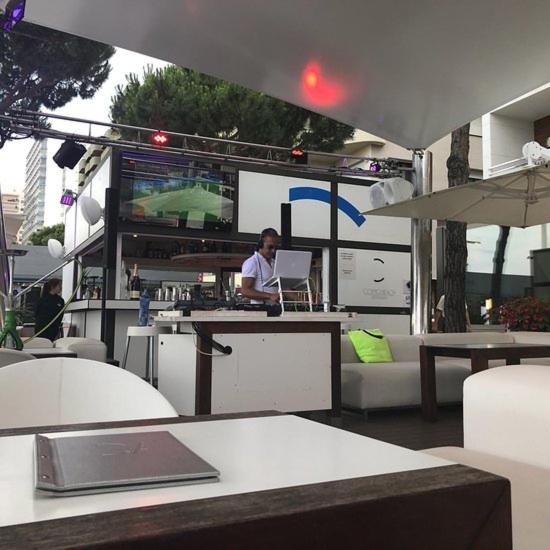 Una televisión o centro de entretenimiento en Cosmopolita Hotel Boutique & Spa