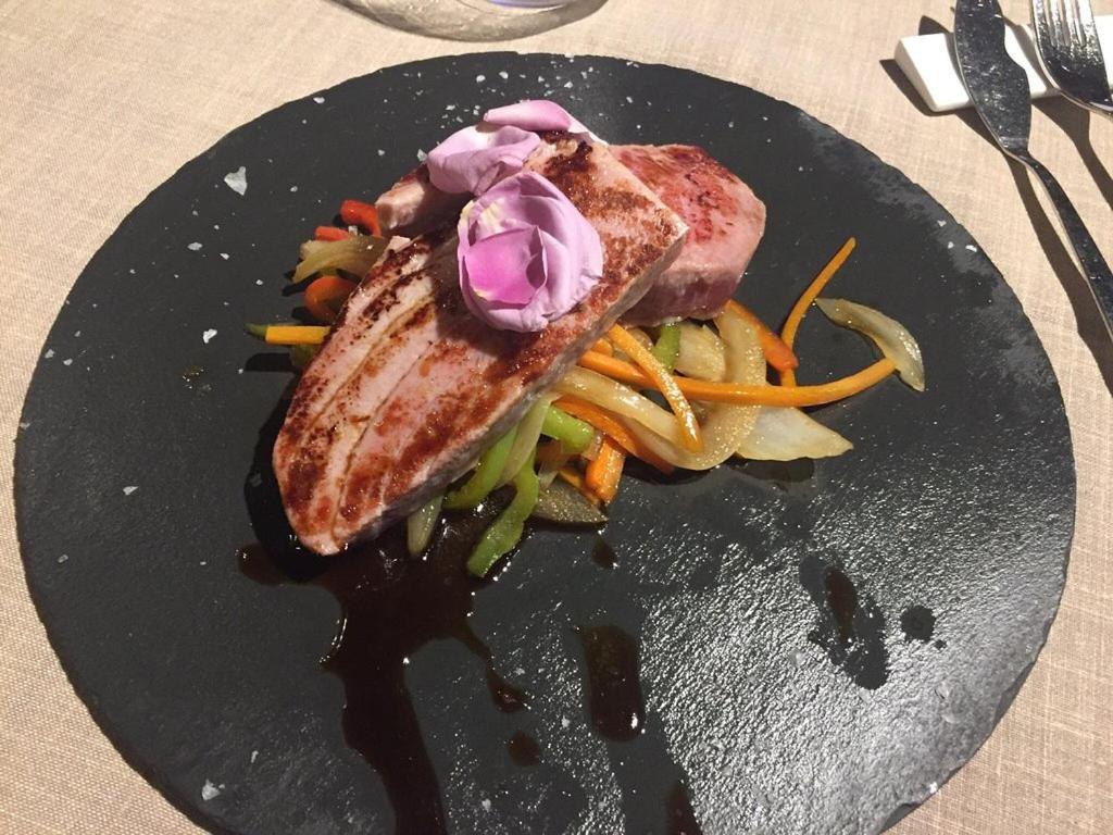Comida en o cerca de este hotel