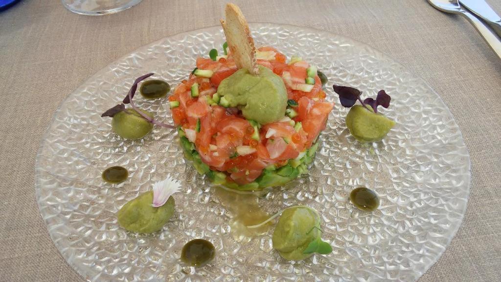 Comida en o cerca de este hotel