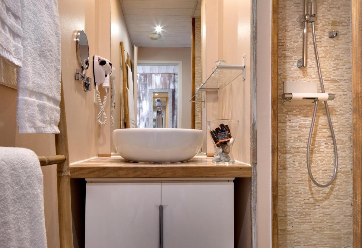 Salle de bains dans l'établissement Vila De La Mar & Spa