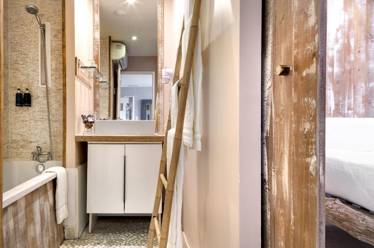 Salle de bains dans l'établissement Vila De La Mar & Spa