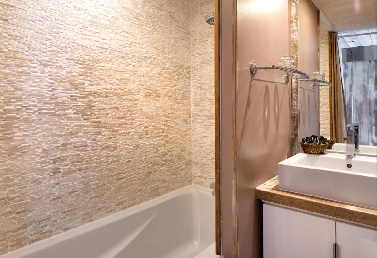 Salle de bains dans l'établissement Vila De La Mar & Spa
