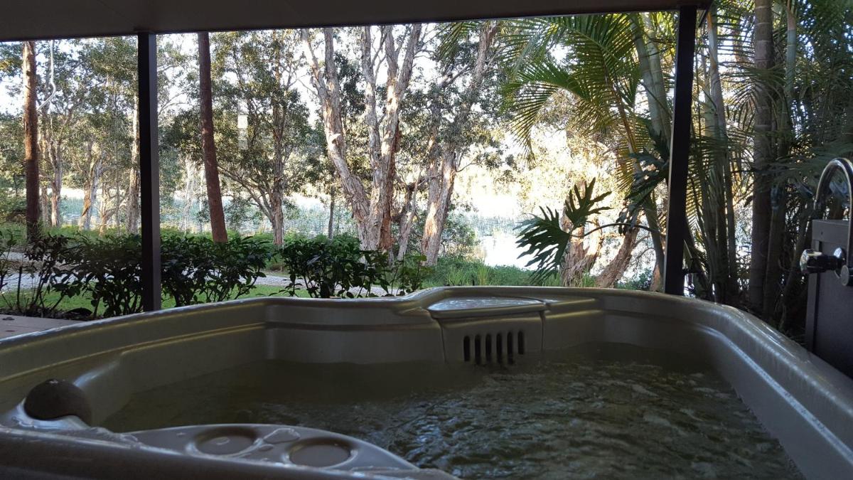 Lake Russell Lakeside Retreat - Housity