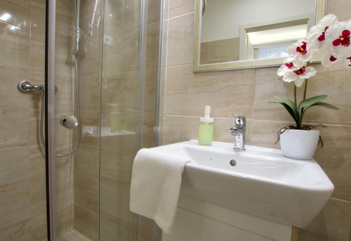St King 11 by Hi5 Apartments - Housity
