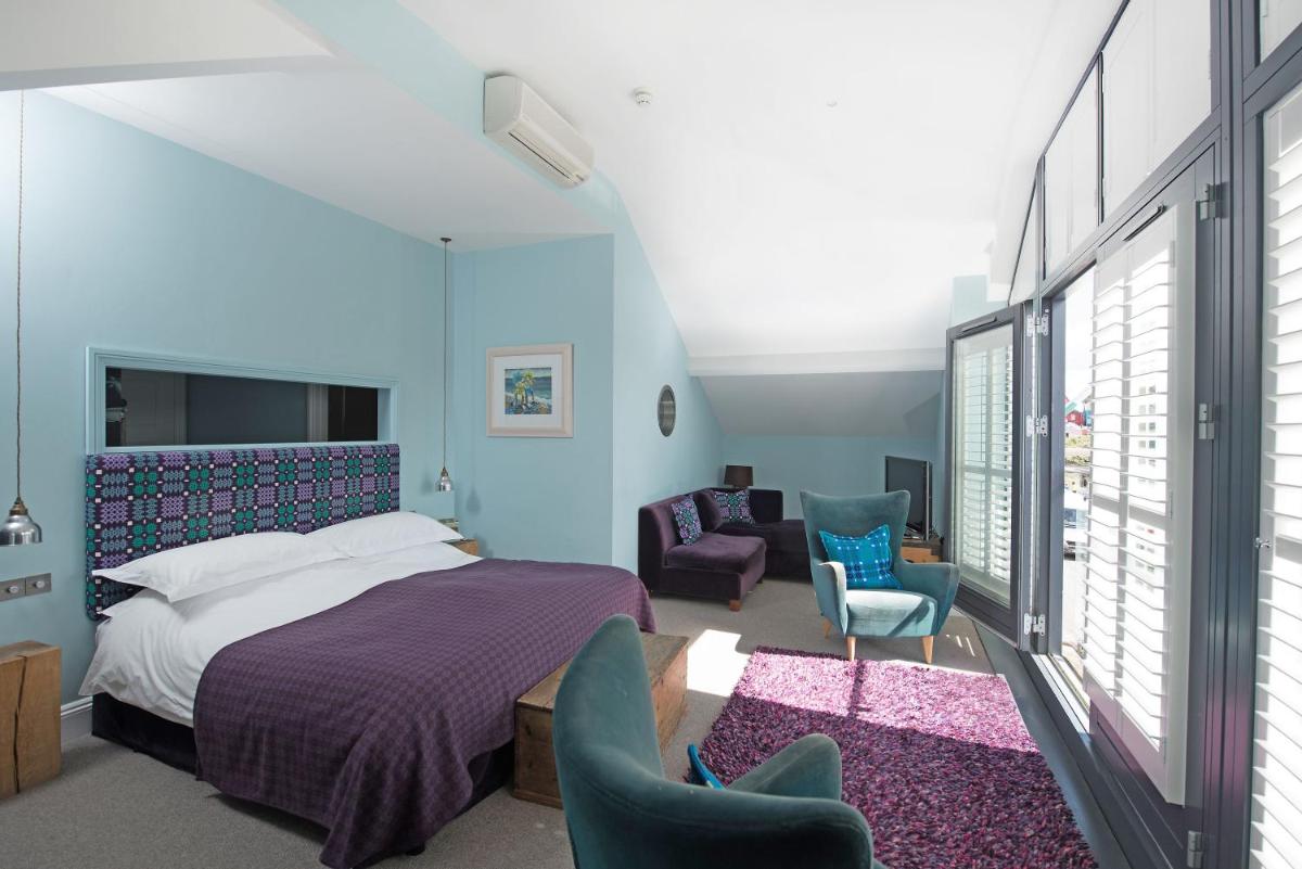 Harbourmaster Hotel - Housity