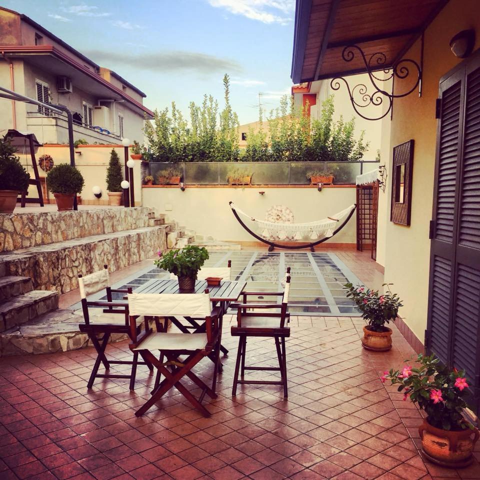Dino's B&B - Housity