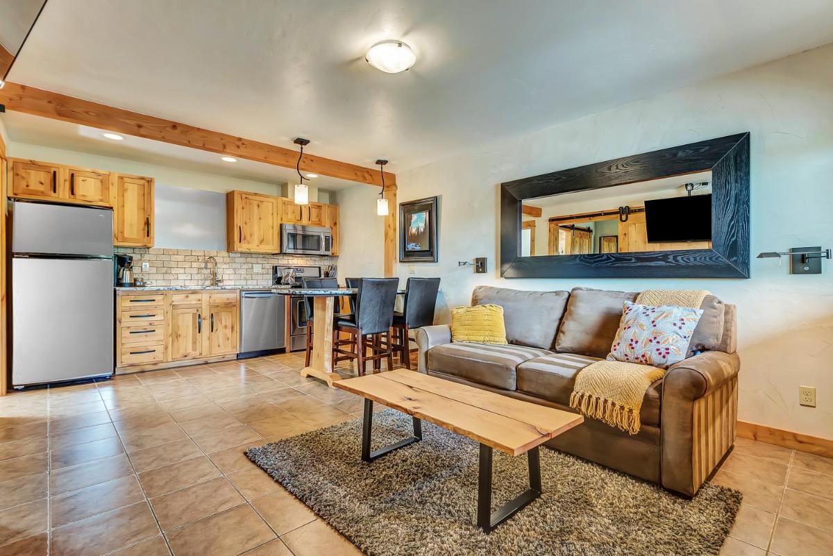 Wall Street Suites - Housity