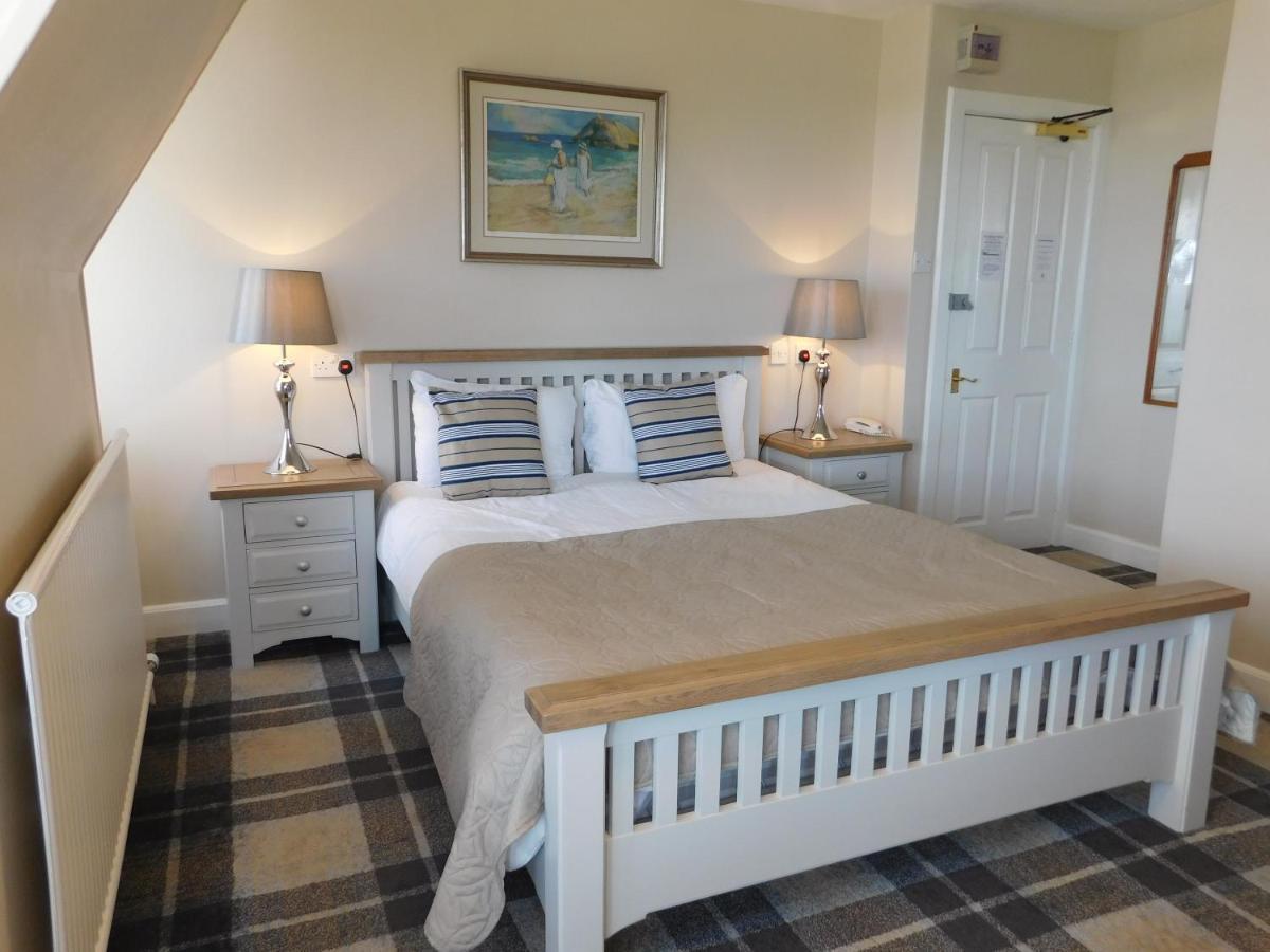 Cullen Bay Hotel - Housity