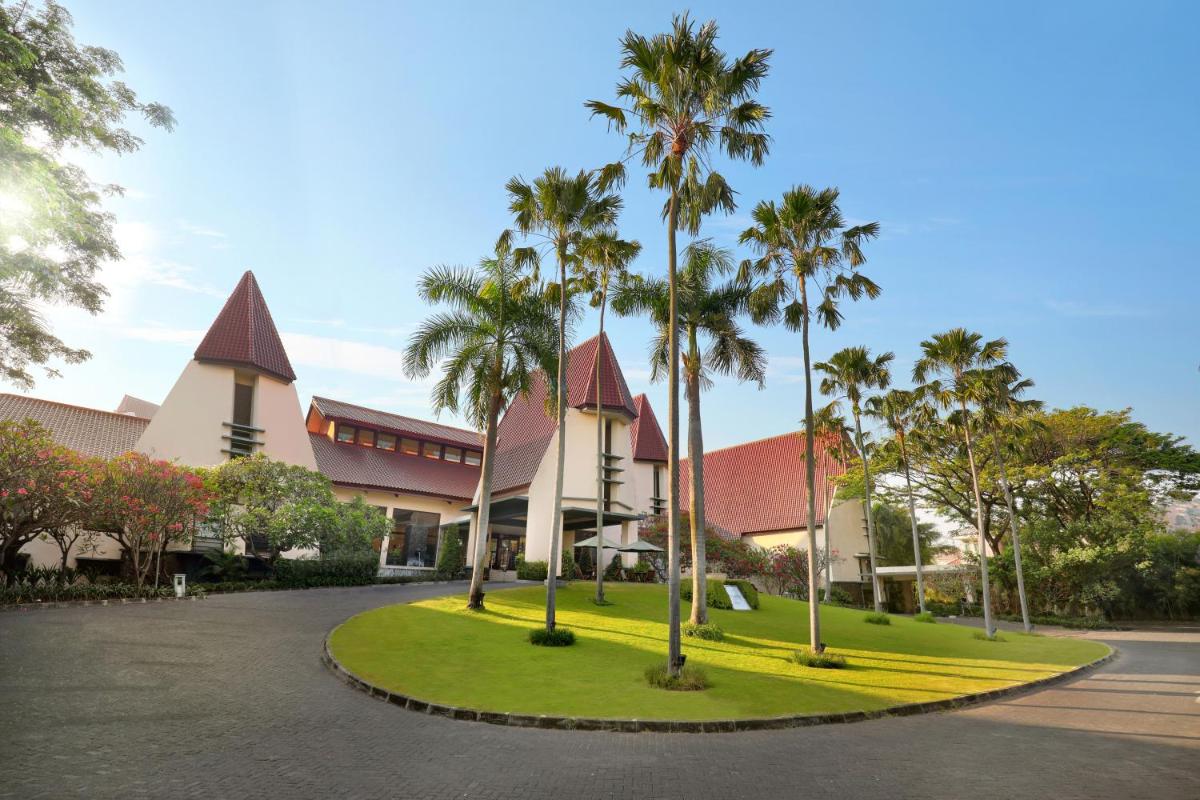 Grand Tropic Suites Hotel Surabaya - Housity