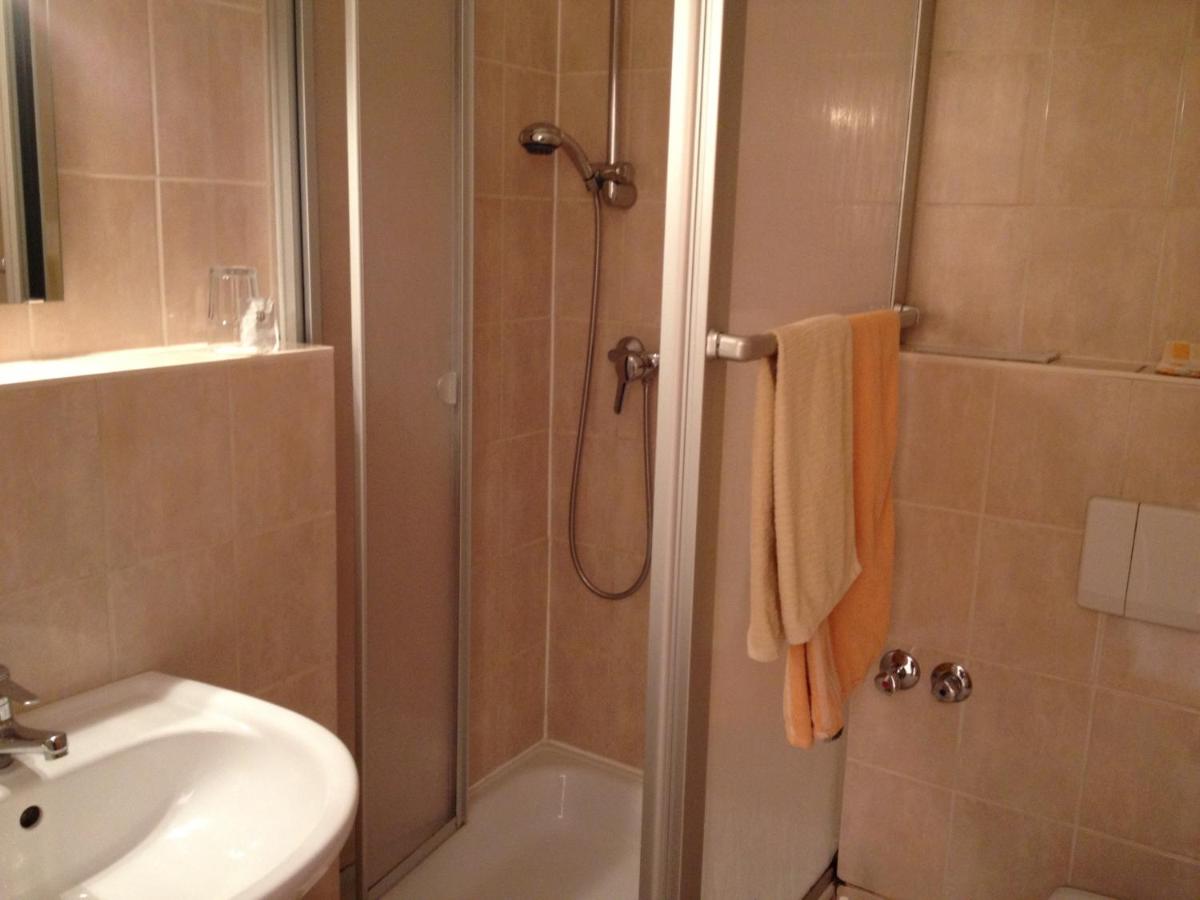 StadtCafé Pension - Housity