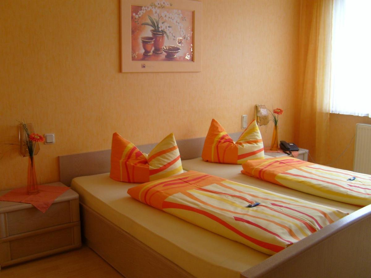 StadtCafé Pension - Housity