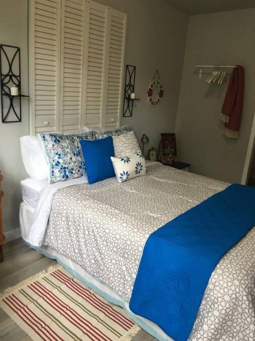 Walk to Restaurants and Shops - 5S - Housity