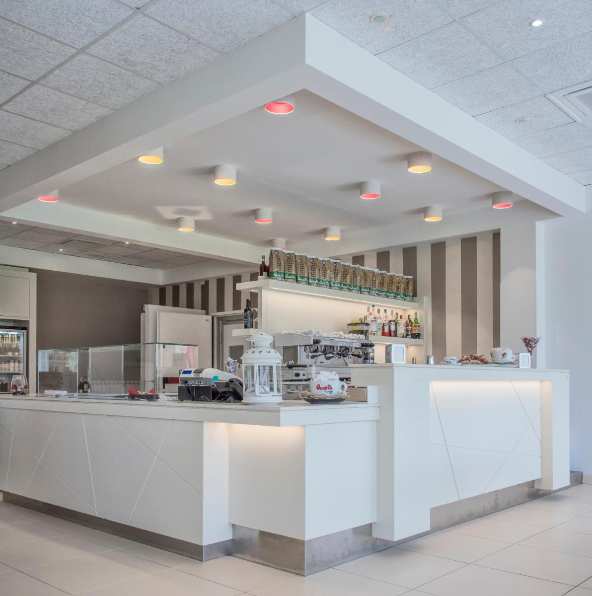 Eliopoli Beach Hostel & Restaurant - Housity