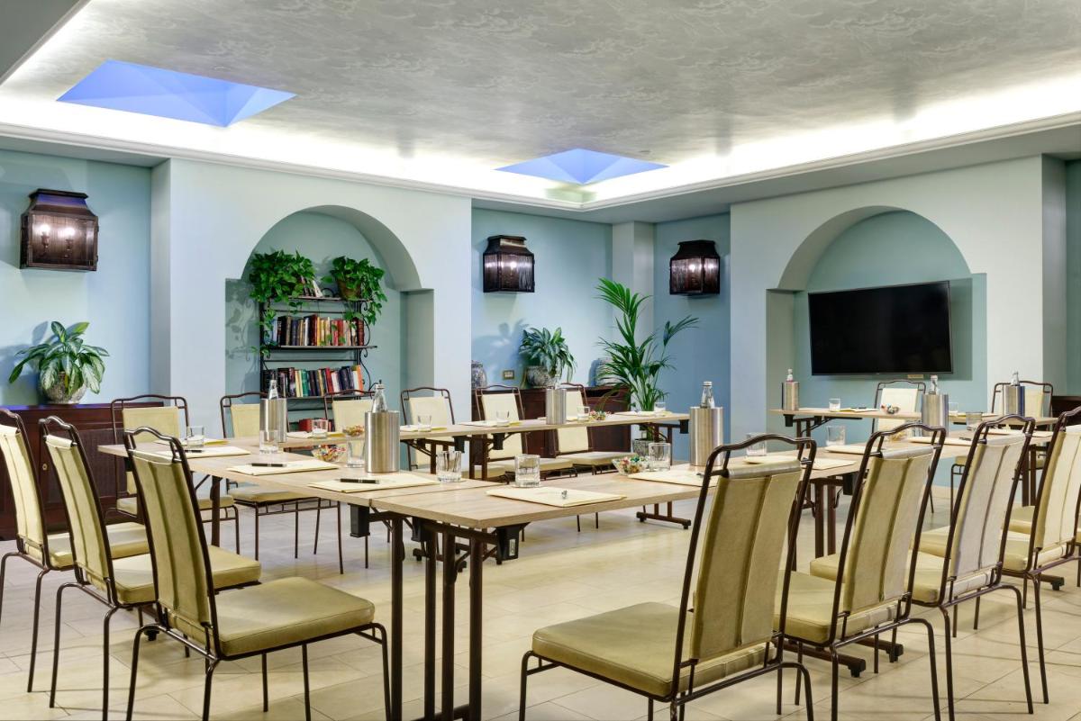Hotel Continental Genova - Housity